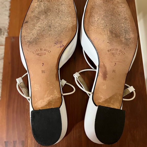 Anne Klein II White Leather Shoes. Made in Italy. Size 7. 1” heel. - Picture 5 of 6